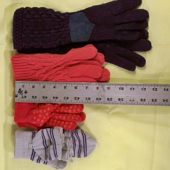 14 Pairs, Assorted Knit Gloves, Mittens *Sizes - Picture 5 of 5
